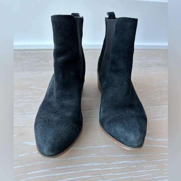 Topshop Black Nubuck Chelsea Boots with Block Heel - Picture 1 of 7